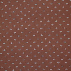 Tela ID 8296 - 100% algodón, color fondo cafè, mide 1.10 mt. ancho x 30 cm