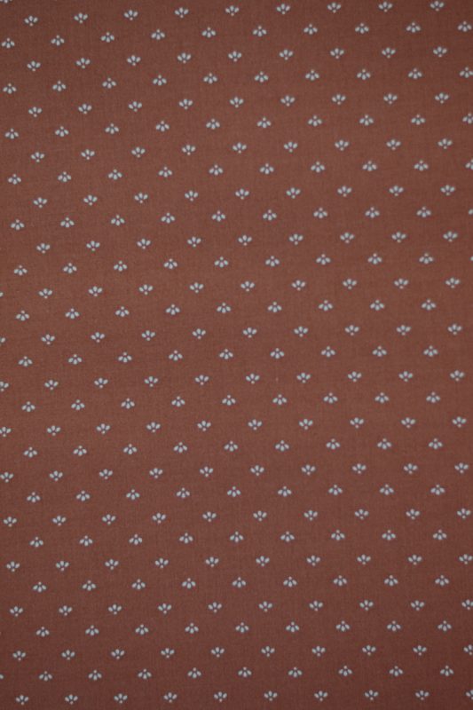 Tela ID 8296 - 100% algodón, color fondo cafè, mide 1.10 mt. ancho x 30 cm