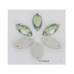 Brillos 007 color verde 20 unid, trae orificios para coser, miden 7x15mm