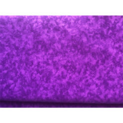 100% algodón, color magenta marmoleado, mide 1.10 mt. ancho x 30 cm