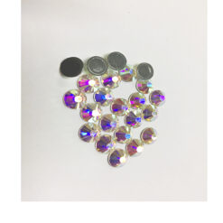 Strass color tornasol x 20 unid se aplica con silicona, mide 1 cm