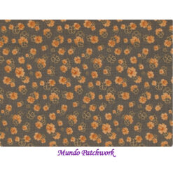 Tela 100% algodón, color fondo café, flores naranja suave mide 110cm ancho x 30