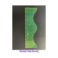 Regla acrilico fluor diseño onda, mide 25 x 7,5cm