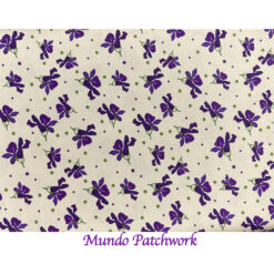 100% algodón, fondo blanco, flores morado
