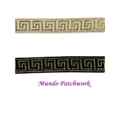 Cinta decorativa fondo blanco, diseño dorado, mide 2cm ancho x 1 mt