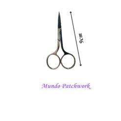 Tijera metálica recta para costura, mide 9cm largo.